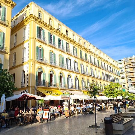 Private Rooms In Historic Building On The Square Málaga Exterior foto