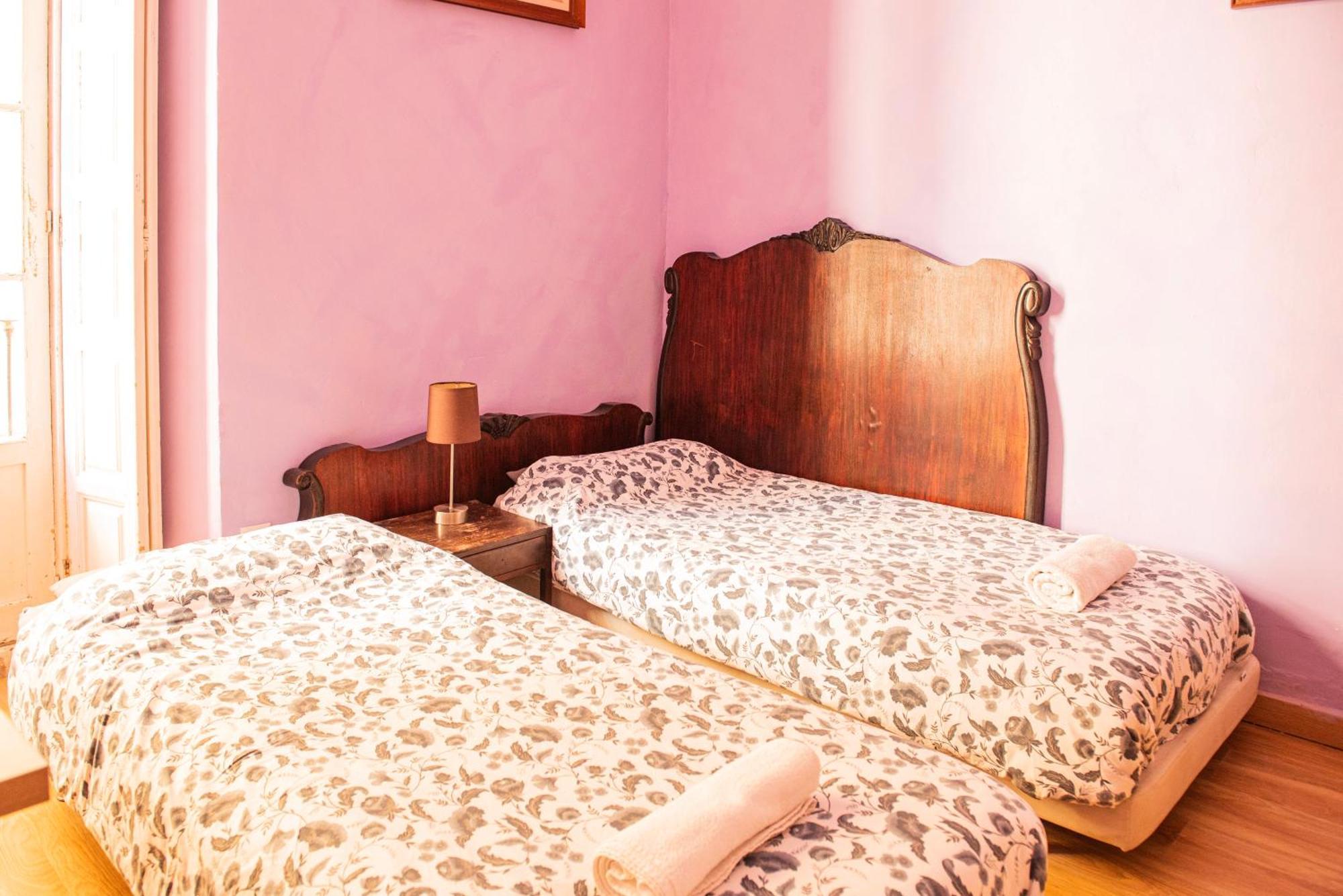 Private Rooms In Historic Building On The Square Málaga Exterior foto