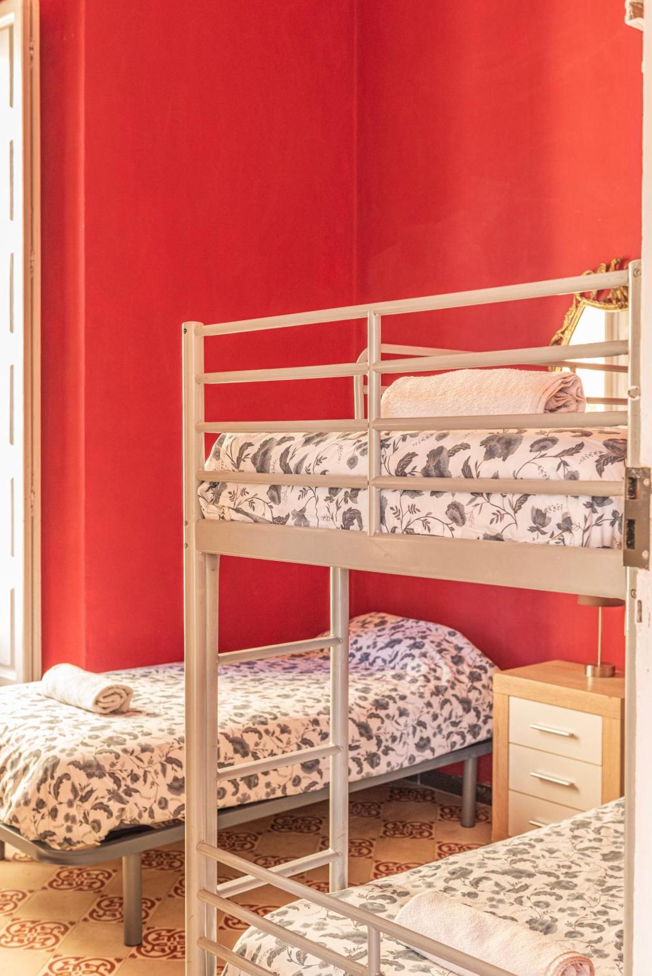 Private Rooms In Historic Building On The Square Málaga Exterior foto