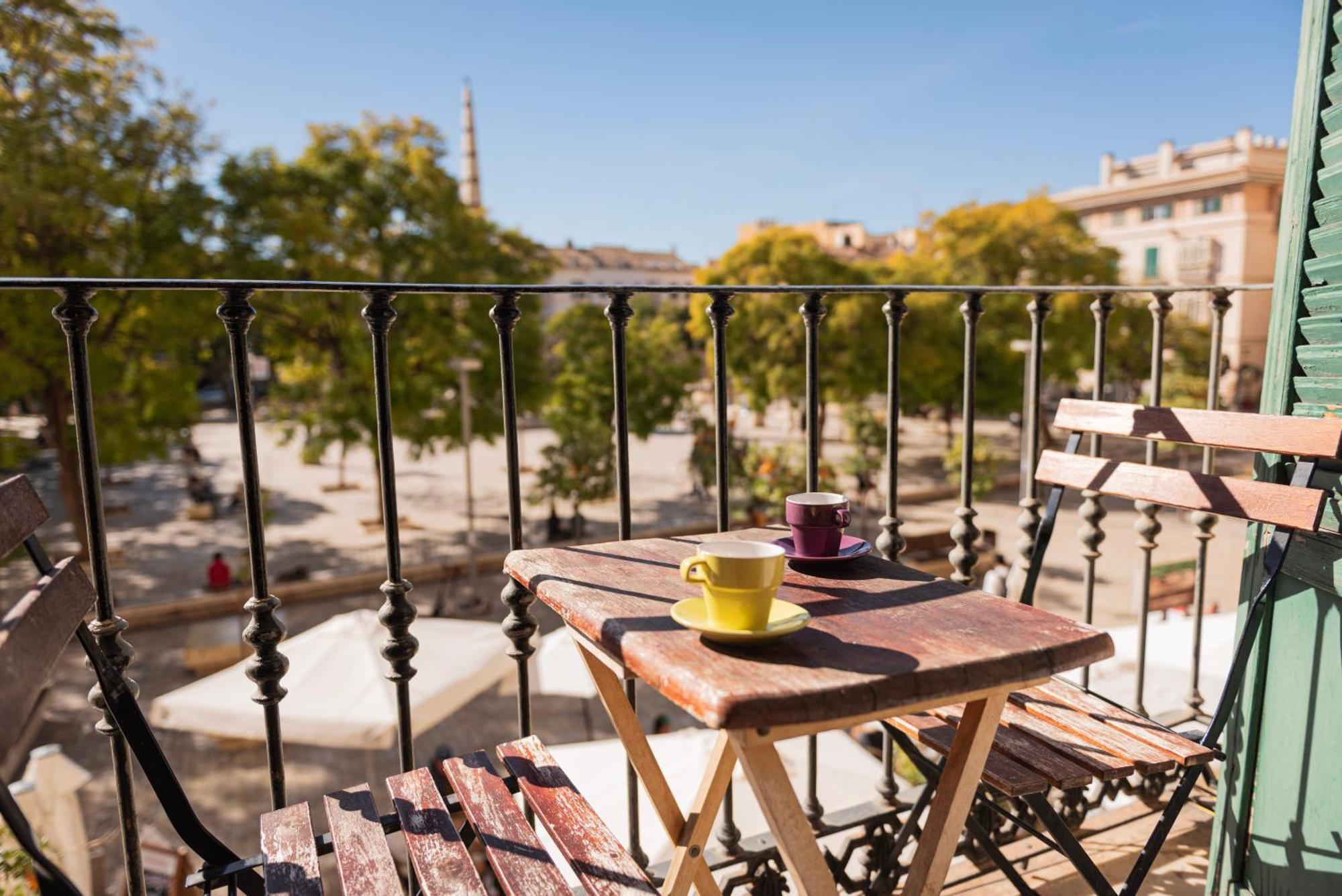 Private Rooms In Historic Building On The Square Málaga Exterior foto