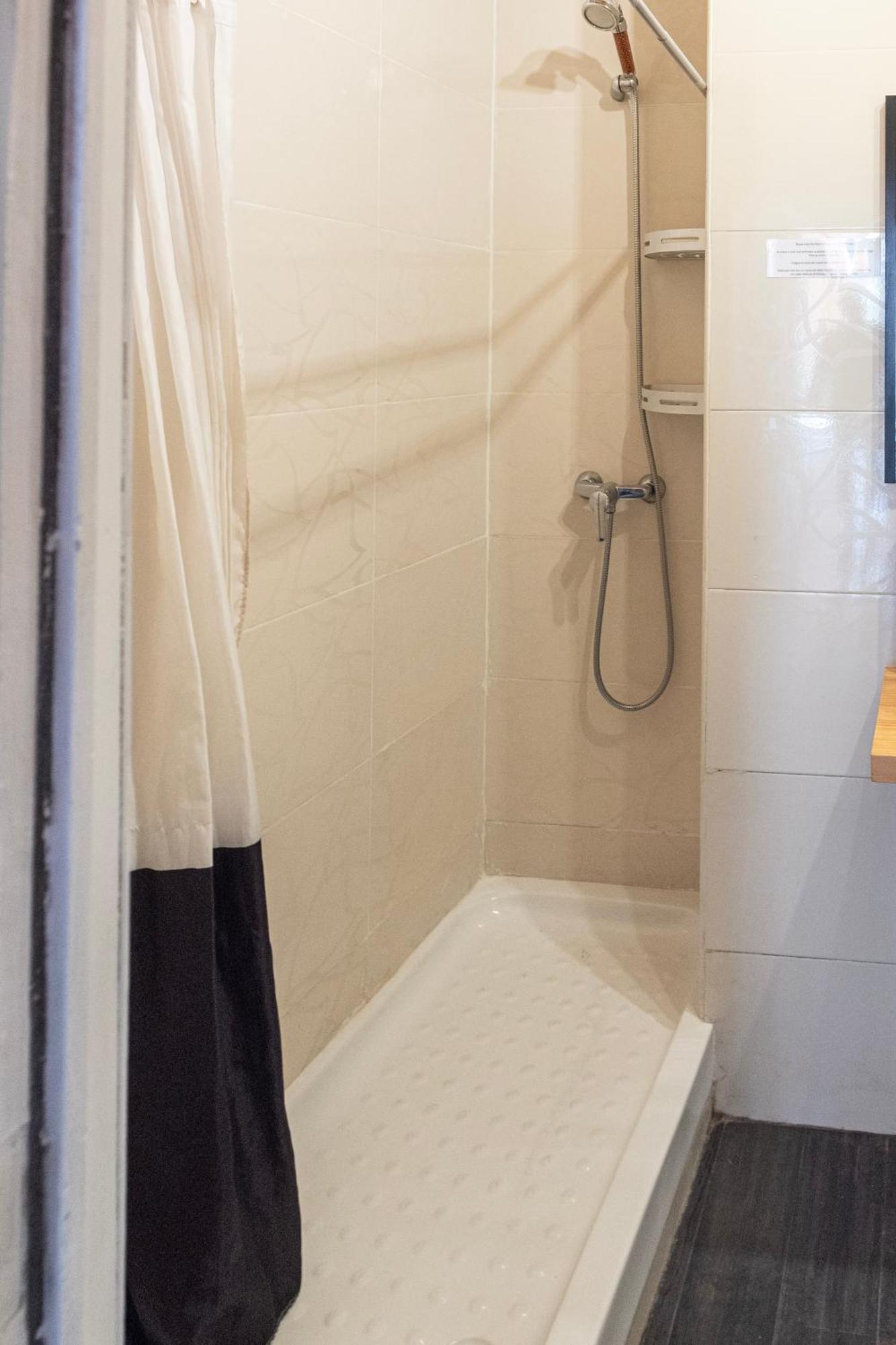 Private Rooms In Historic Building On The Square Málaga Exterior foto