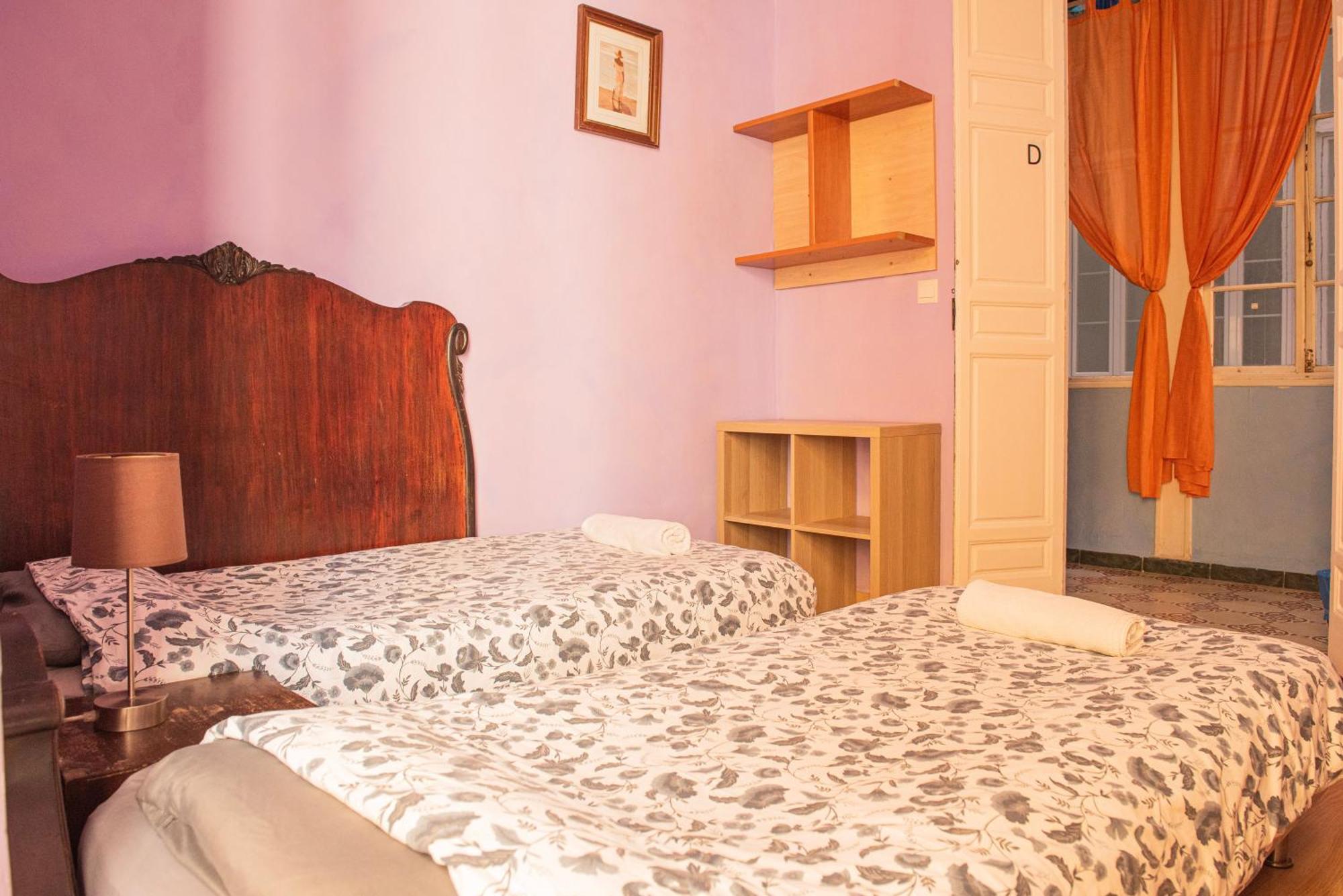 Private Rooms In Historic Building On The Square Málaga Exterior foto