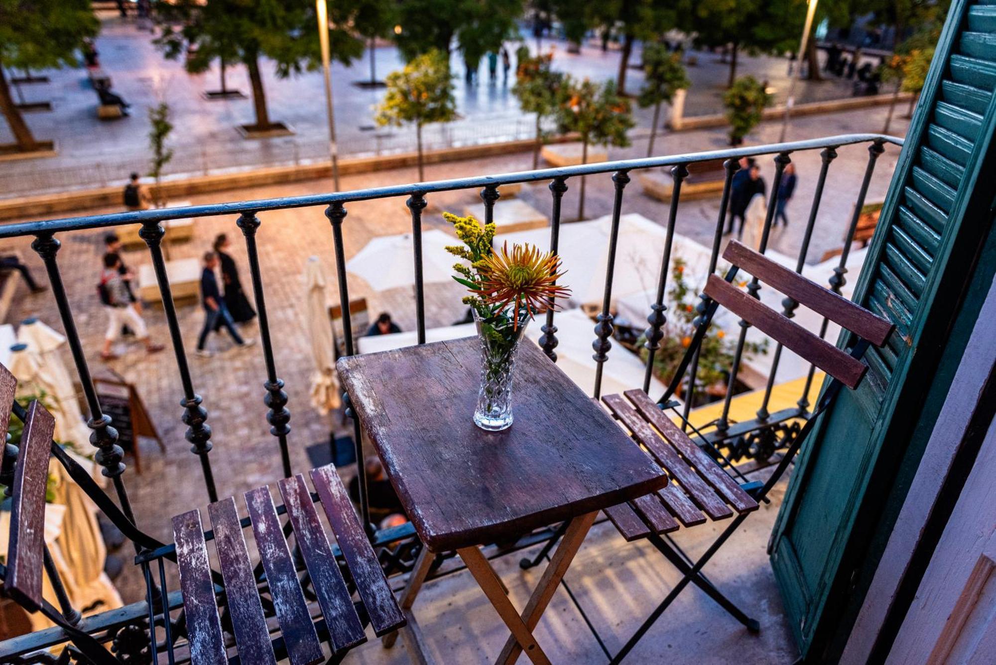 Private Rooms In Historic Building On The Square Málaga Exterior foto